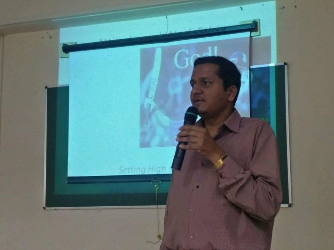 Prof B. R. Madhu presenting session on Thesis & Report Writing