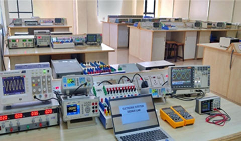 https://set.jainuniversity.ac.in/academics/electronics-and-communications/images/labs/esdl.jpg?utm_source=chatgpt.com